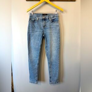Banana Republic Girlfriend Jean size 25/0 in a medium wash